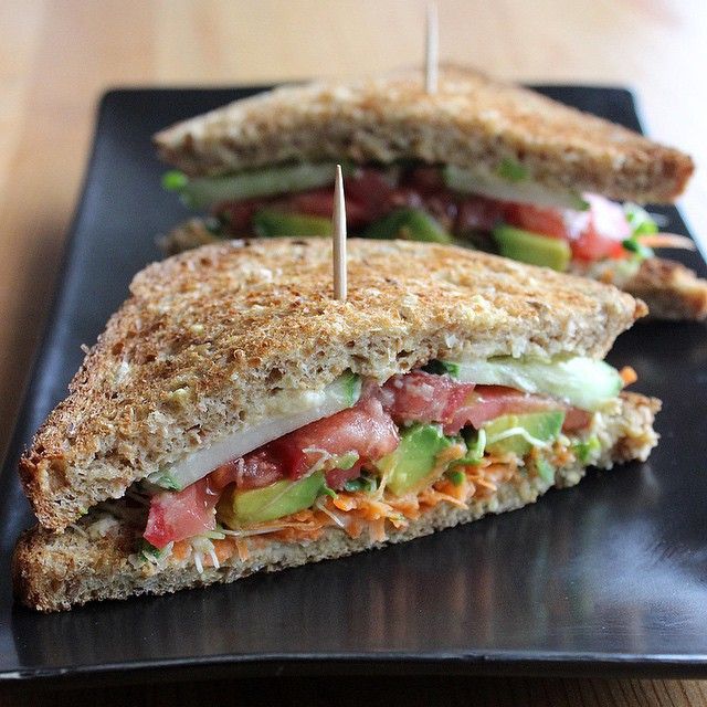 humus_sandwich.jpg